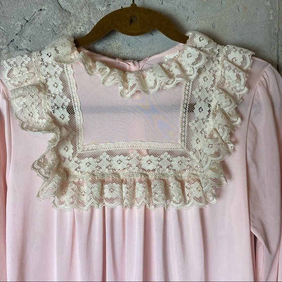 Vintage 70s Suzy star pale pink Victorian cream lace long night gown - Picture 2 of 5